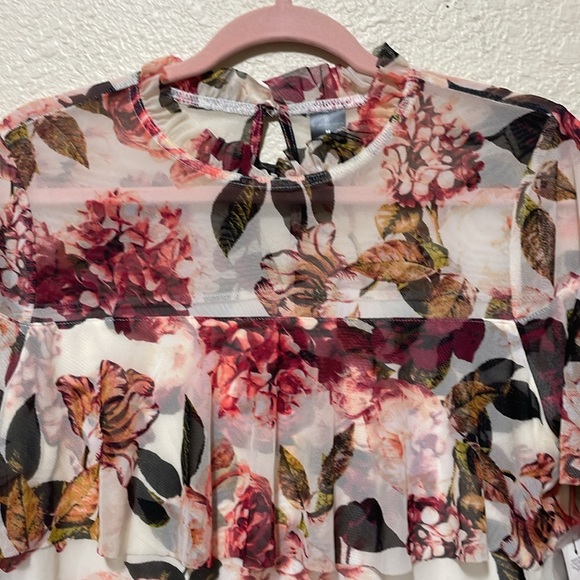 Worthington Women's Floral Blouse. Light And Flowy. Really Pretty. NWT. Size M. - Picture 2 of 8